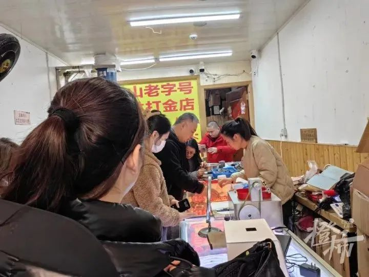 卖空、断货！有人排队2小时，有人一次花20万……-11.jpg
