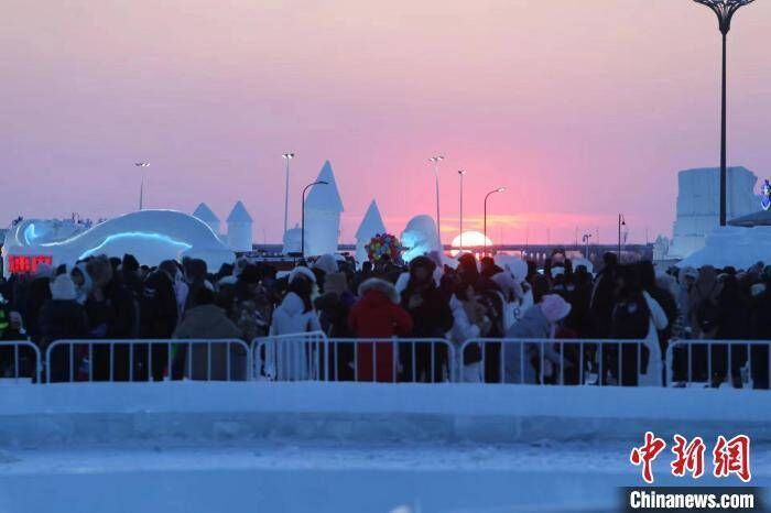 哈尔滨冰雪大世界正式闭园 61天接待游客271万人次-1.jpeg