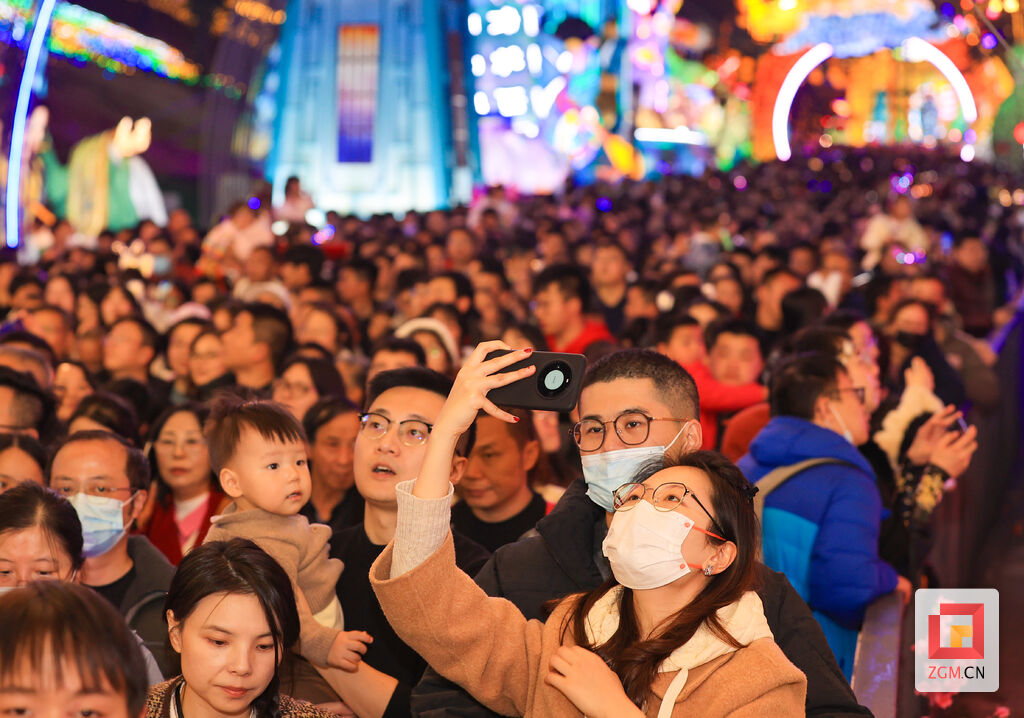 【盐都视觉】海量美图｜看自贡龙年灯会壮观样-9.jpg