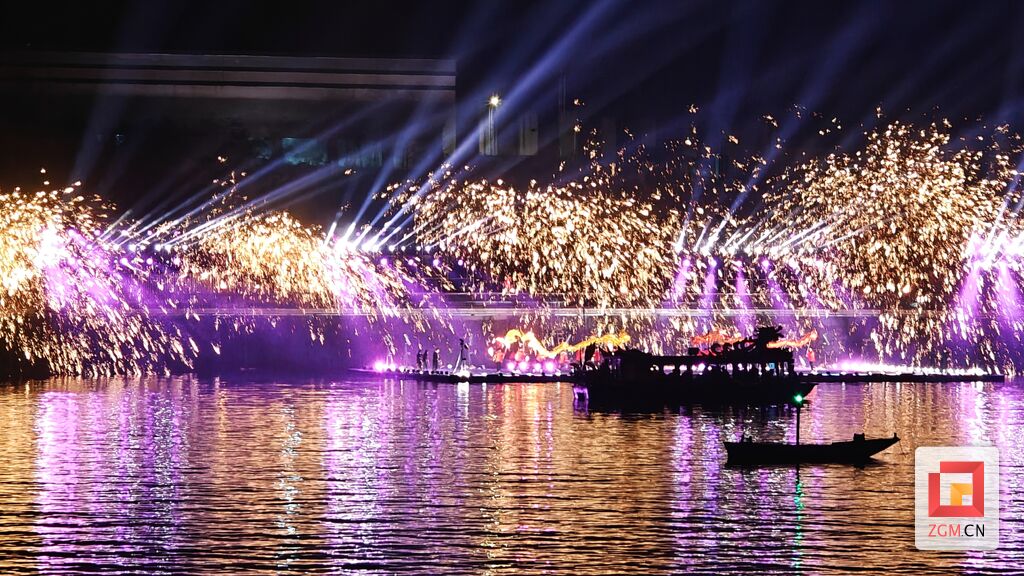 @市民游客 “夜游釜溪”火龙铁花秀表演时间有调整-1.jpg