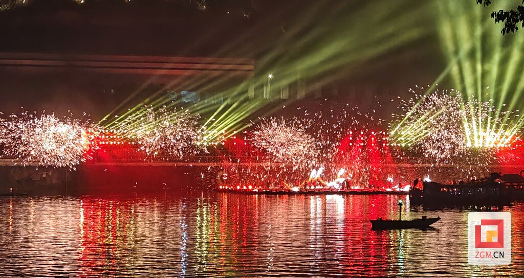 @市民游客 “夜游釜溪”火龙铁花秀表演时间有调整-2.jpg