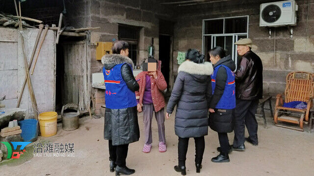 沿滩镇“多网合一”：入户走访查风险 快速处置保平安-1.jpg