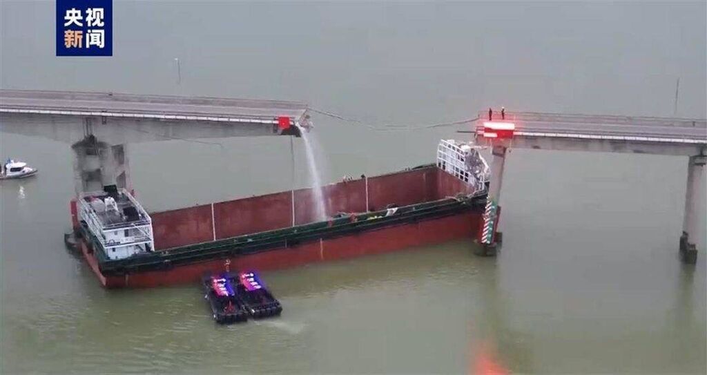 广州沥心沙大桥被撞断：3年前曾作除病害维修，2022年4月开始设置桥墩防撞设施-1.jpg