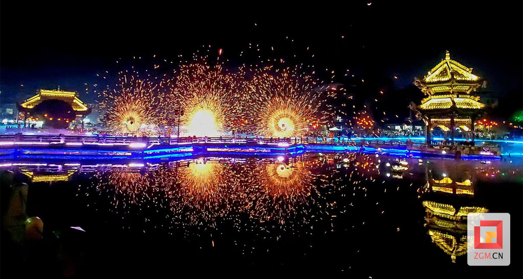 【寻迹 | 盐都非遗】长滩打铁花：“1600℃的炫丽”绽放夜空-4.jpg