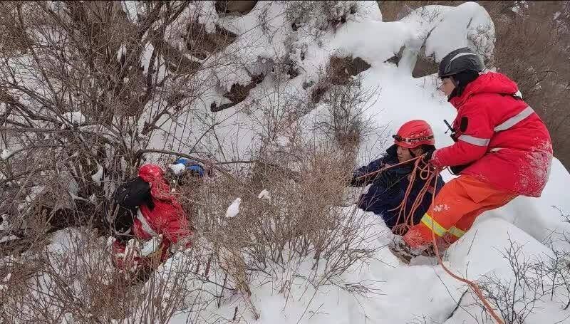 房山5名高中生爬野山被困，34小时大营救细节曝光-6.jpg