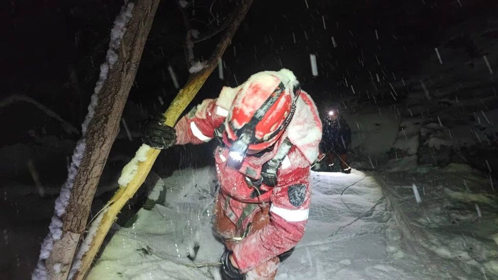 房山5名高中生爬野山被困，34小时大营救细节曝光-4.jpg
