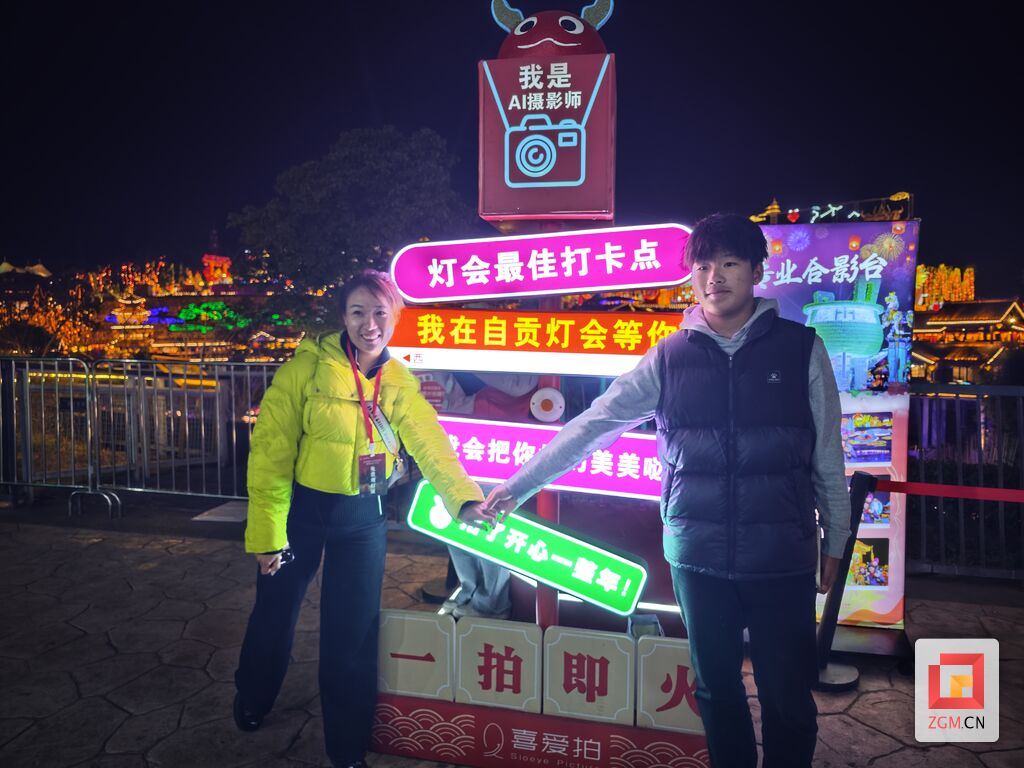 暖心！自贡灯会迎来一群特殊的游客——-7.jpg