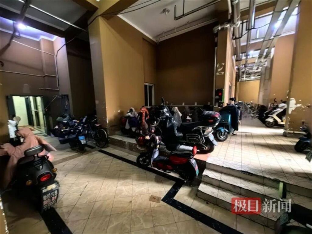 南京一小区电动车起火引发火灾致15人遇难，律师分析各方责任-3.jpg