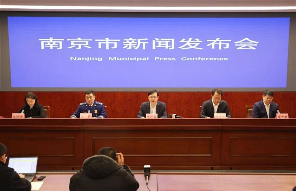 南京一小区电动车起火引发火灾致15人遇难，律师分析各方责任-1.jpg