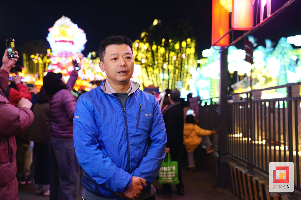 “AI年兽”闹元宵 百度大模型技术点亮自贡灯会-2.jpg