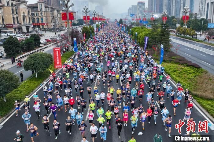 四川仁寿：2024全国半程马拉松锦标赛（第一站）鸣枪开赛-2.jpg