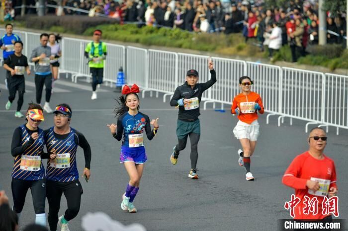 四川仁寿：2024全国半程马拉松锦标赛（第一站）鸣枪开赛-5.jpg