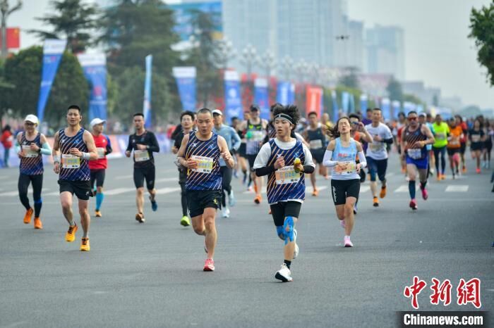 四川仁寿：2024全国半程马拉松锦标赛（第一站）鸣枪开赛-4.jpg