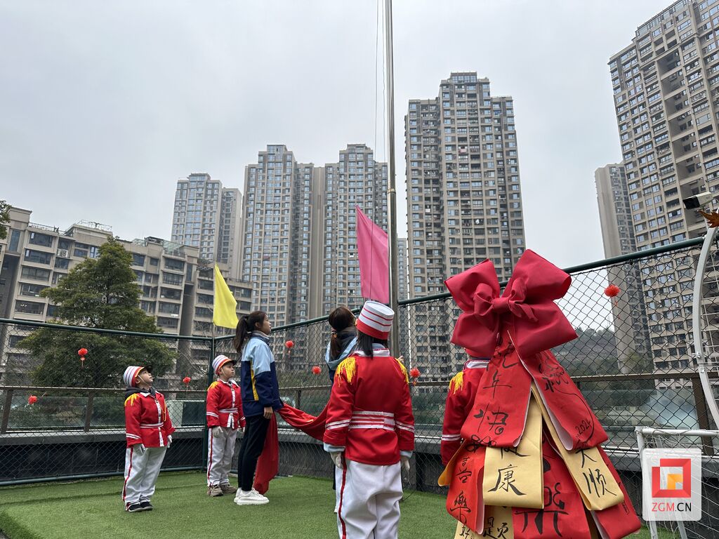 袋鼠妈妈南湖幼儿园萌娃喜迎新学期-1.jpg