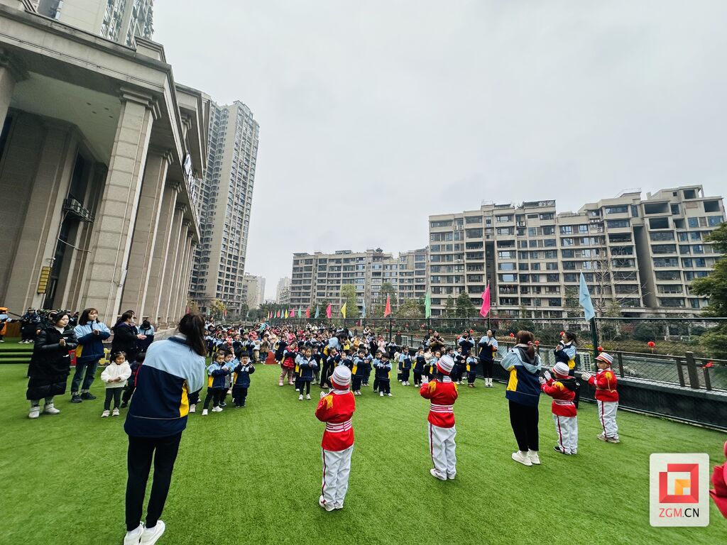袋鼠妈妈南湖幼儿园萌娃喜迎新学期-3.jpg