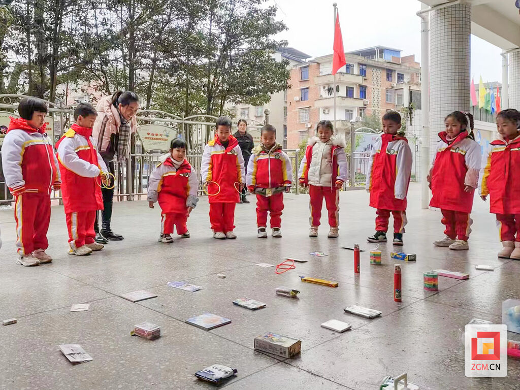 新学期新标杆！看荣县各中小学花式开学-3.jpg