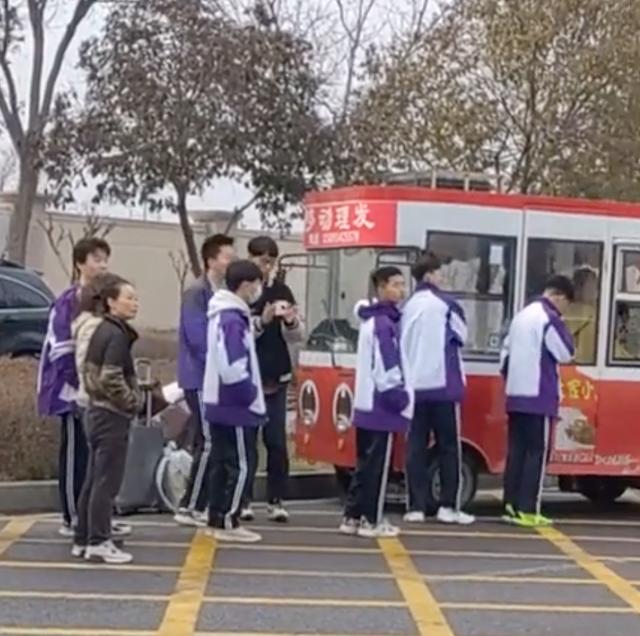 正月开学不理发不让进校？学校回应：会去了解反馈，与家长沟通-2.jpg