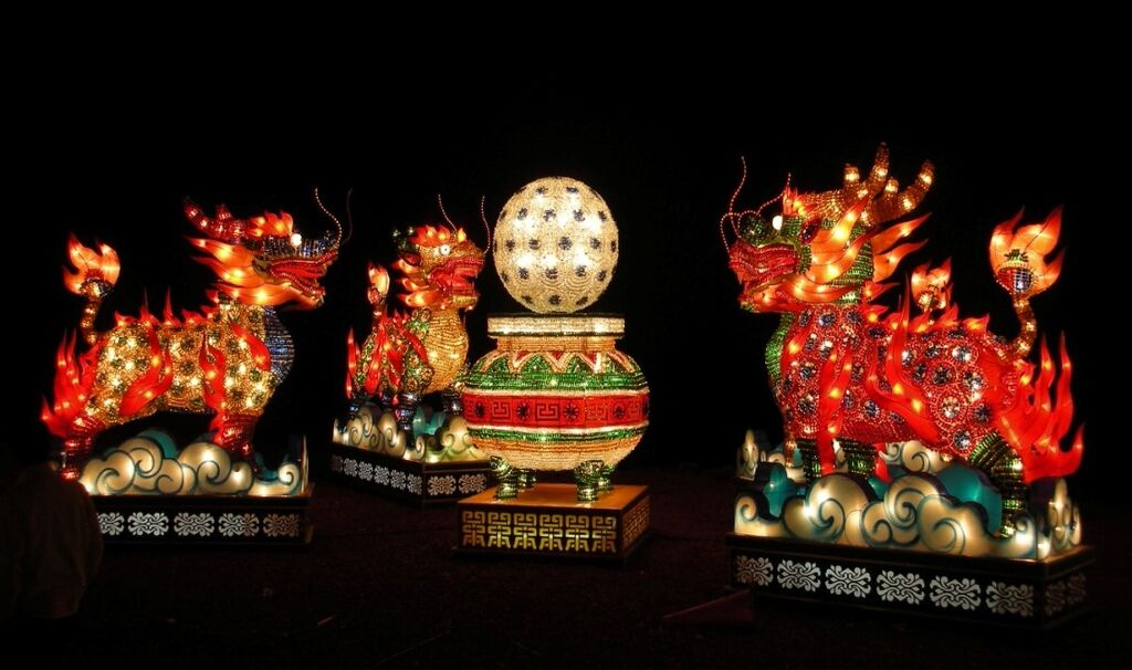 自贡“彩灯人”④ | 蓝松子：“药瓶灯”化腐朽为神奇-5.jpg