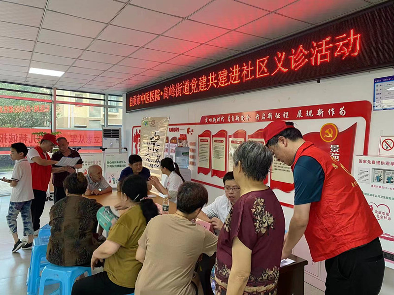 共驻共建暖民心，凝心聚力惠民生——市中医医院晚间社区义诊深受群众好评-2.jpg