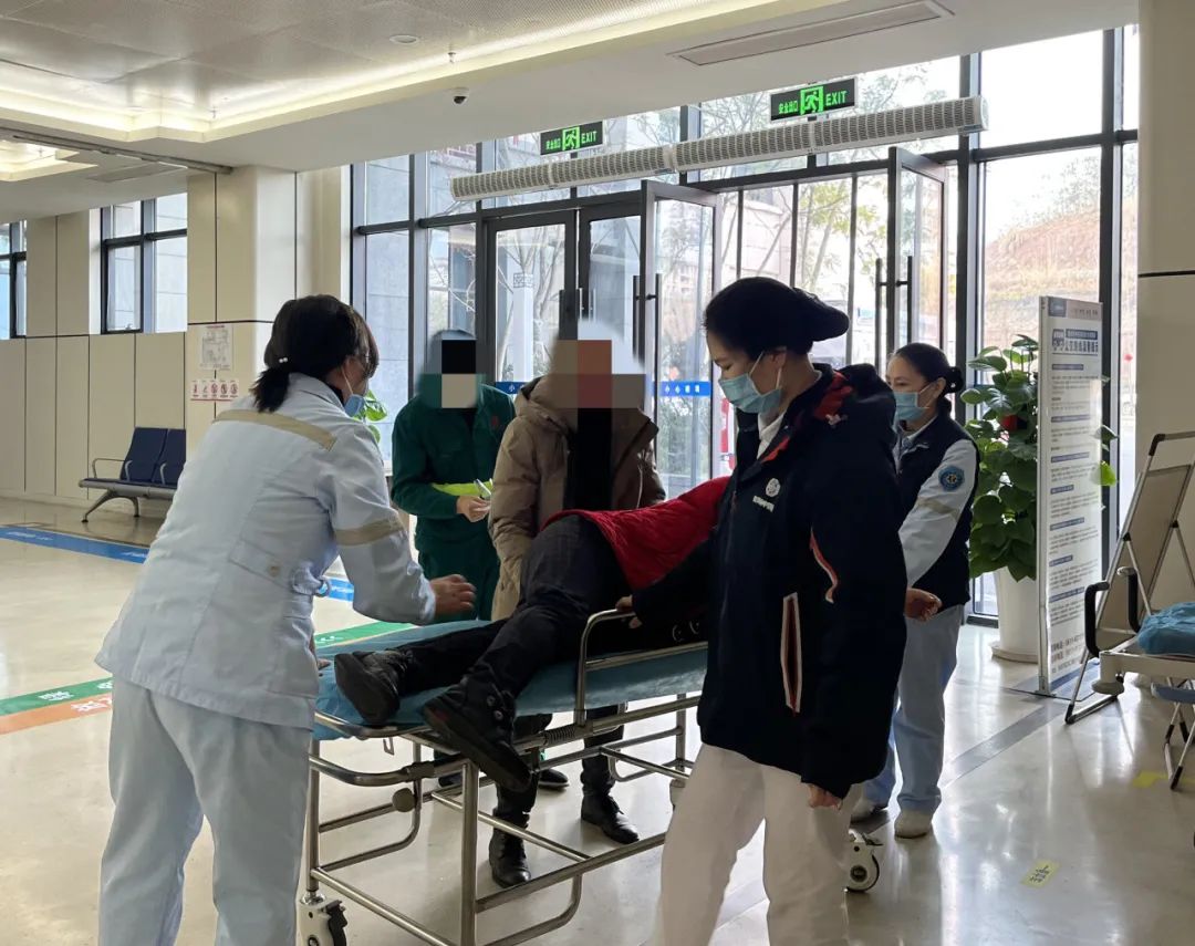 节日我在岗，健康有“医”靠-3.jpg