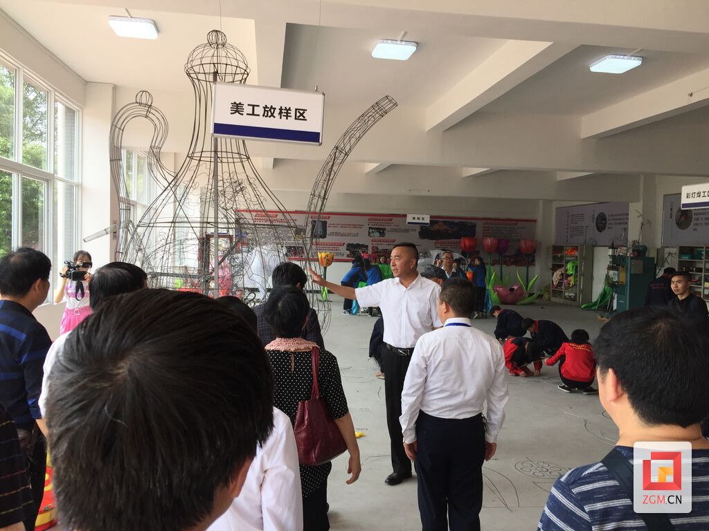 自贡“彩灯人”⑥ | 张方来：“中国灯城”还能更“亮”-3.jpg