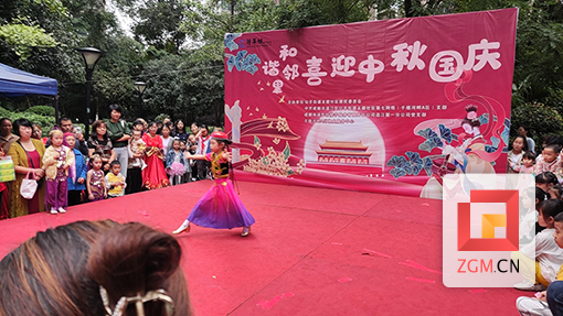 自贡灯会里“与灯共舞”的小女孩找到了 她的故事很精彩-3.png