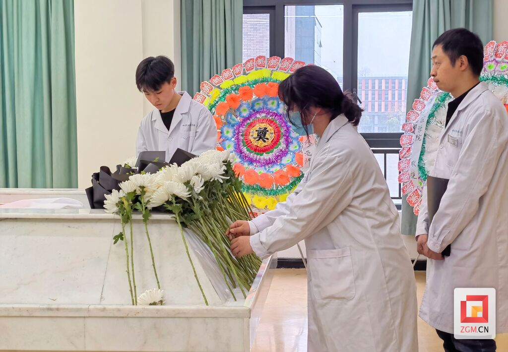 致敬！自贡73岁退休教师捐献遗体 “重返讲台”成“大体老师”-5.jpg