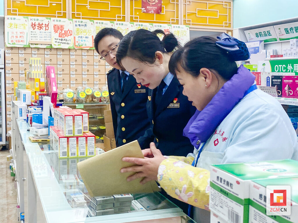 创新实干勇担当 市监“蓝玫瑰”铿锵绽放——记四川省“记一等功公务员”朱俊英-1.jpg