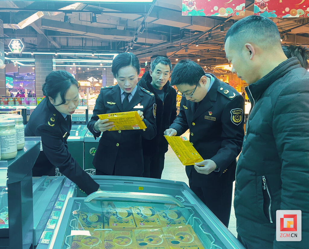创新实干勇担当 市监“蓝玫瑰”铿锵绽放——记四川省“记一等功公务员”朱俊英-2.jpg