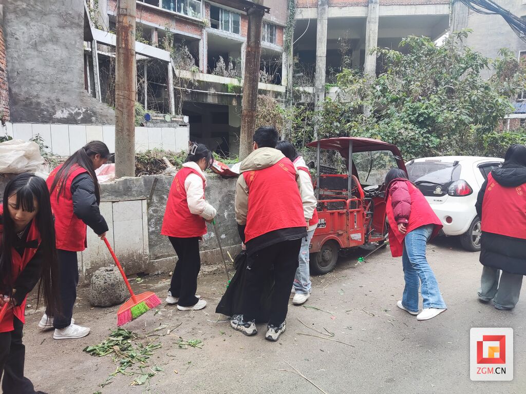 雷锋精神薪火传 自贡市掀起“学雷锋”活动热潮-4.jpg
