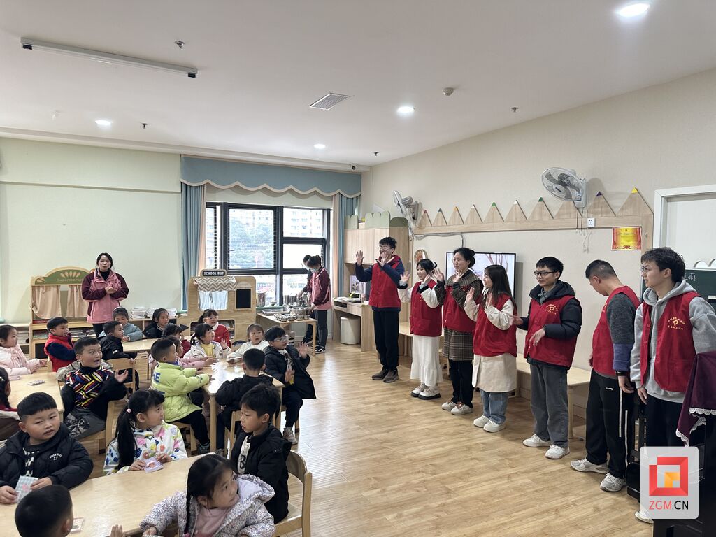 雷锋精神薪火传 自贡市掀起“学雷锋”活动热潮-8.jpg