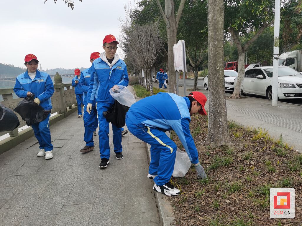 雷锋精神薪火传 自贡市掀起“学雷锋”活动热潮-9.jpg