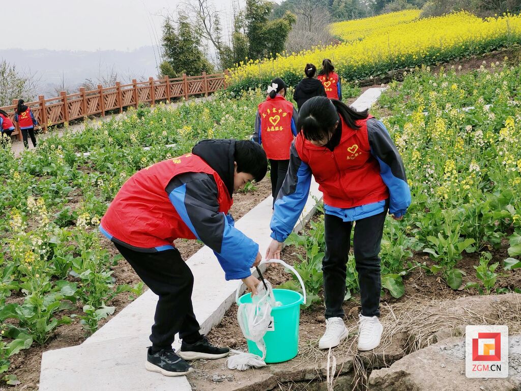 雷锋精神薪火传 自贡市掀起“学雷锋”活动热潮-34.jpg