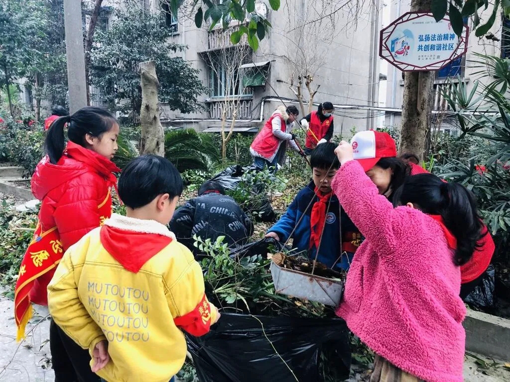 雷锋精神薪火传 自贡市掀起“学雷锋”活动热潮-55.jpg