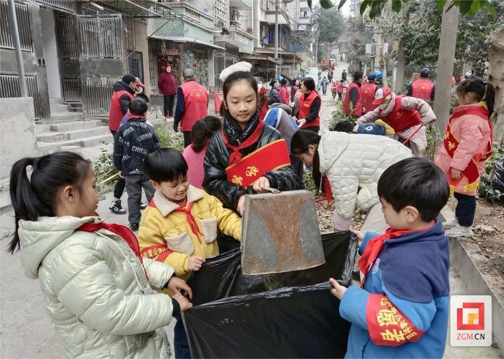 雷锋精神薪火传 自贡市掀起“学雷锋”活动热潮-56.jpg