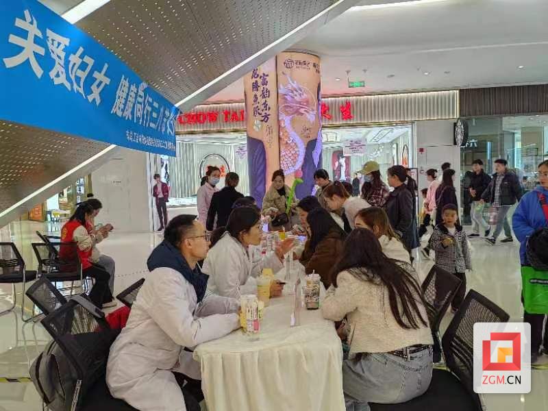 自贡市举办“关爱妇女 健康同行”义诊活动-1.jpg