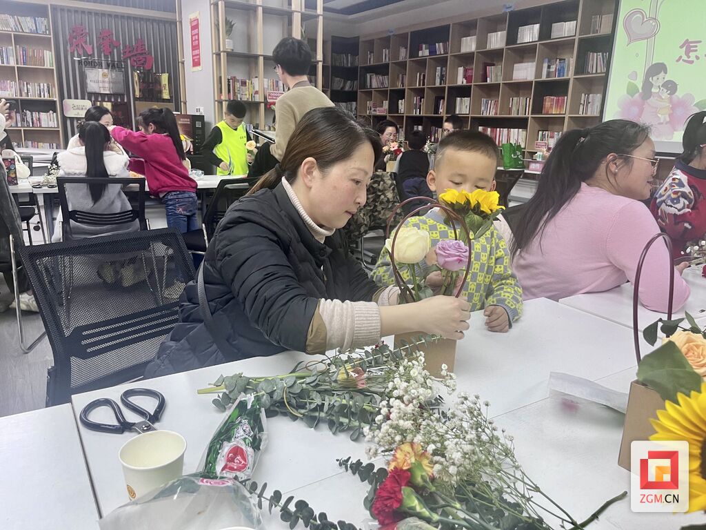 我市开展“幸福妇女节 感恩春晖情”亲子活动-4.jpg