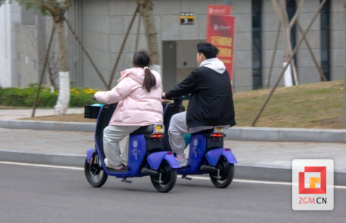 方便师生出行  四川轻化工大学增设校园共享电瓶车-2.jpg