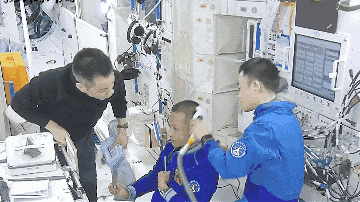 太空理发沙龙营业啦 快来看空间站里的“洗剪吹神器”-5.jpg