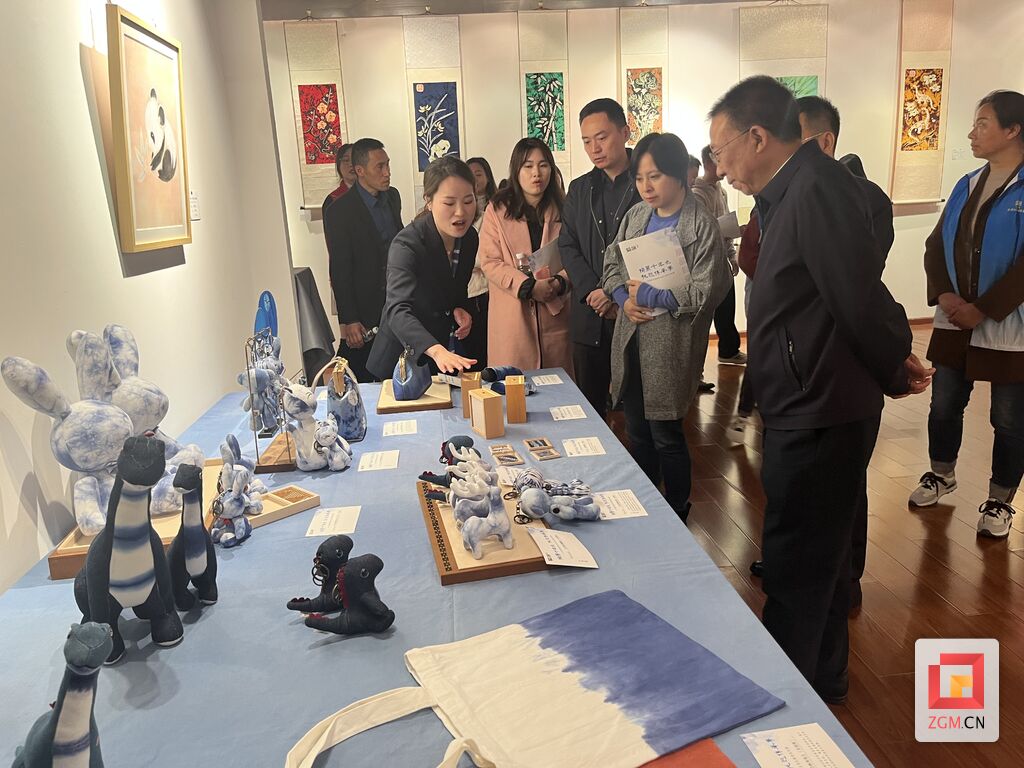 非遗闪耀！自贡扎染巡展活动开幕-1.jpg
