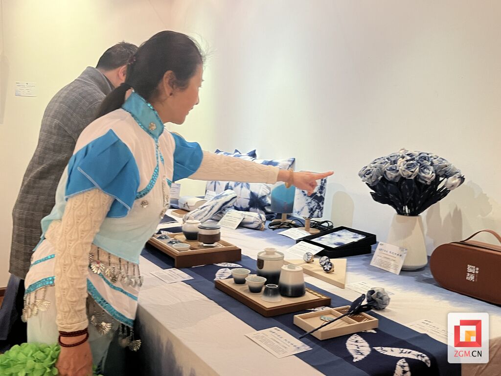 非遗闪耀！自贡扎染巡展活动开幕-3.jpg