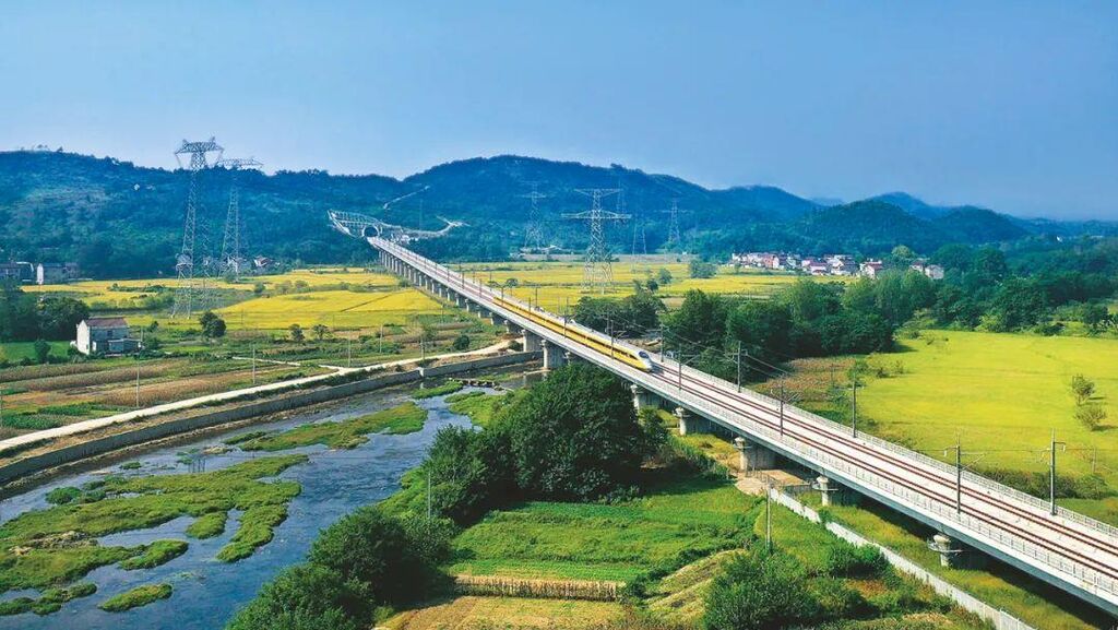 这条高铁获国家级荣誉 多图带你看沿线美景-8.jpg