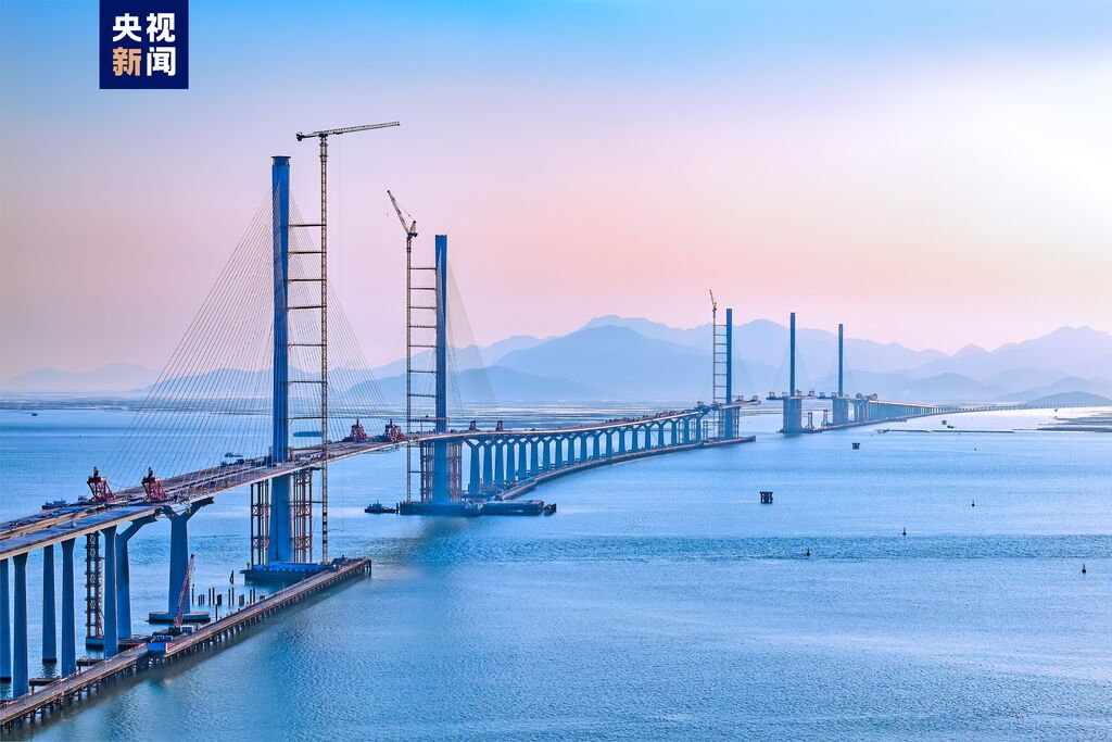 黄茅海跨海通道项目高栏港大桥今天顺利合龙-1.jpg