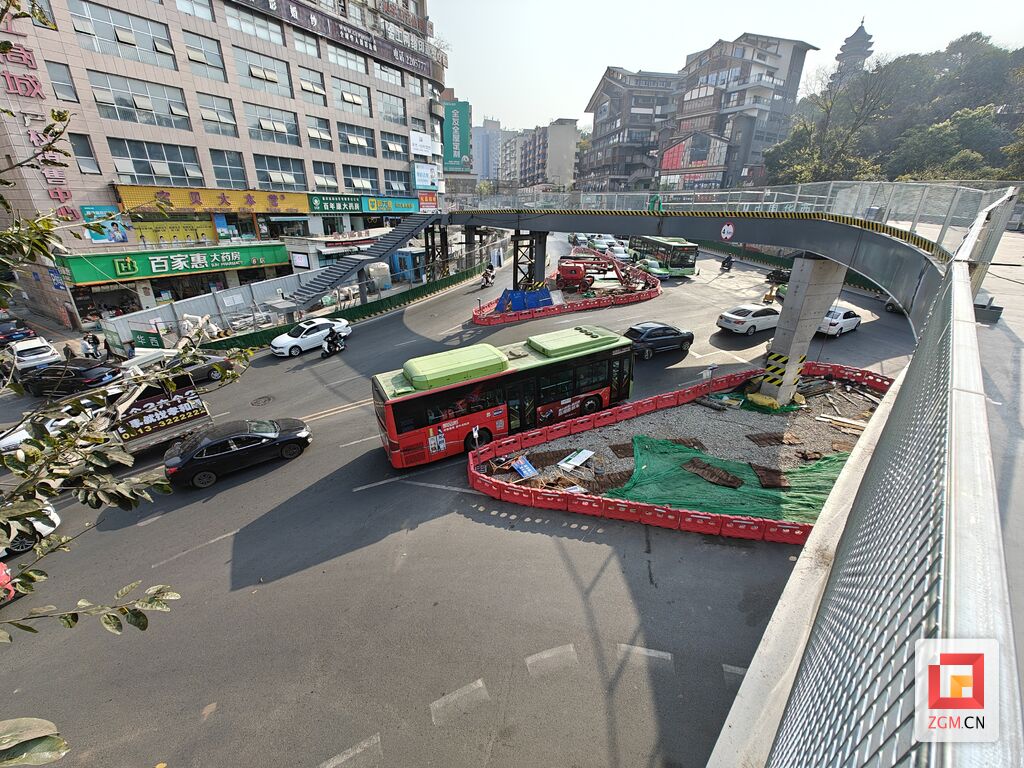 化解老城交通“最堵点” 公园口人行天桥加紧建设中-1.jpg