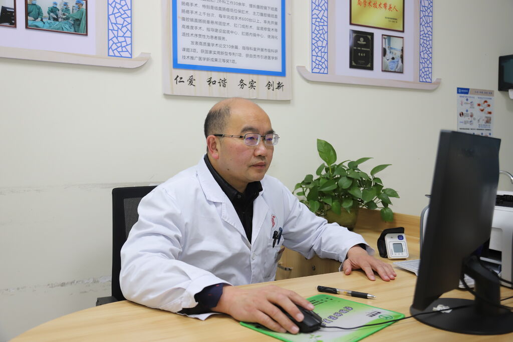 盐都十大名中医李国章：细心待患者 用心做良医-1.jpg