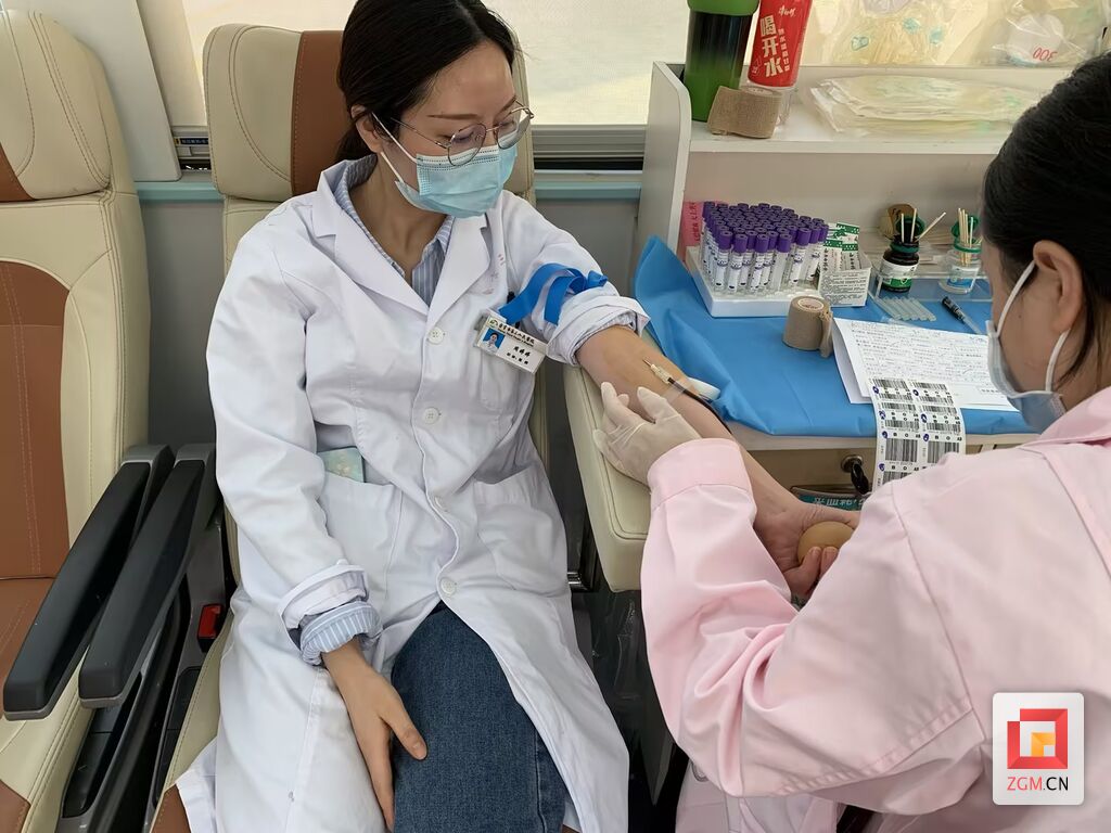 伸出手臂 奉献爱心 自贡市第三人民医院组织开展无偿献血活动-1.jpg