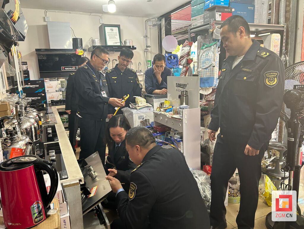 下架违规商品7件！自贡市开展5大类商品质量监管交叉执法-1.jpg