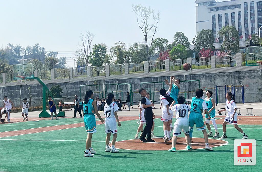 2024年荣县中小学生运动会篮球比赛火热开赛-3.jpg
