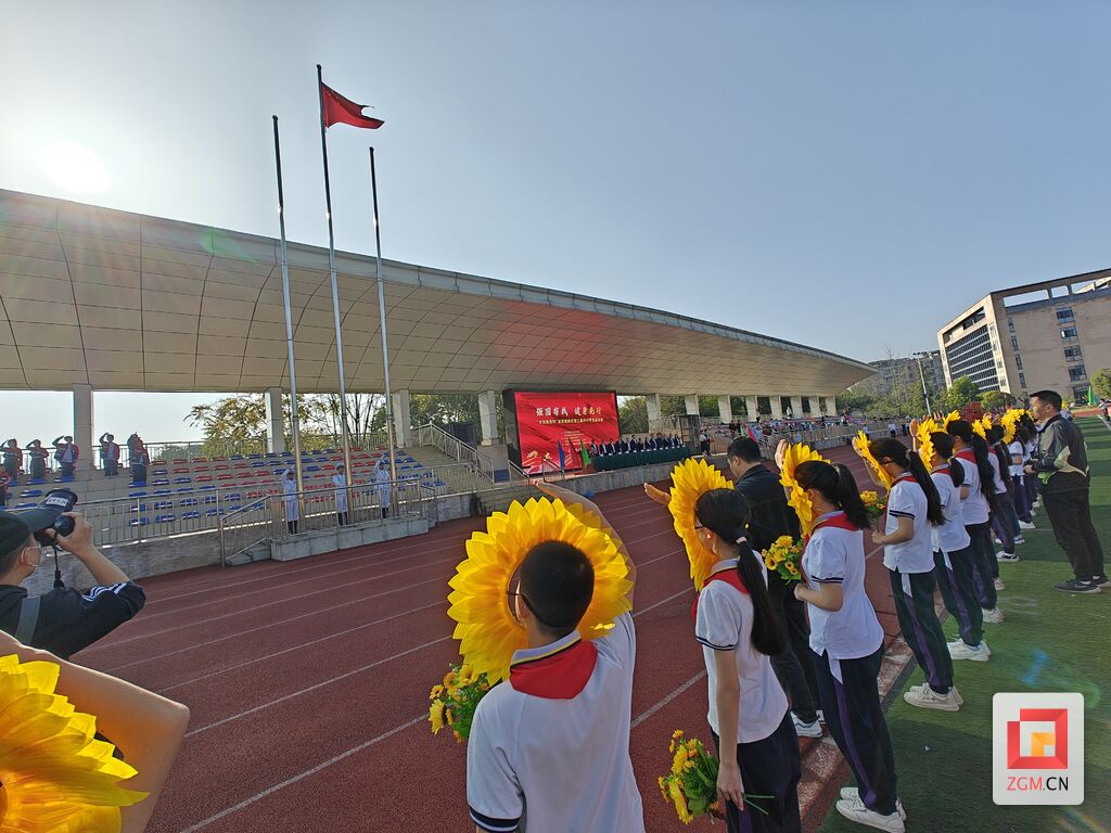 自贡高新区举办第三届中小学生运动会-4.jpg