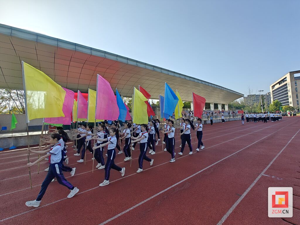 自贡高新区举办第三届中小学生运动会-2.jpg